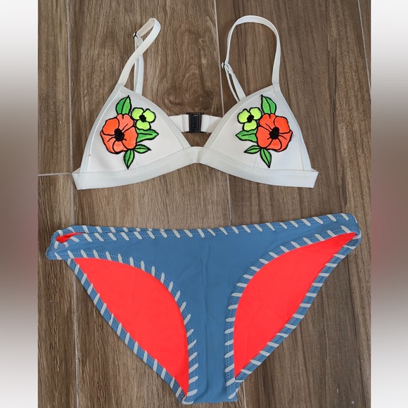 Triangl Floral Blue White Bikini XS and Small - Picture 3 of 6